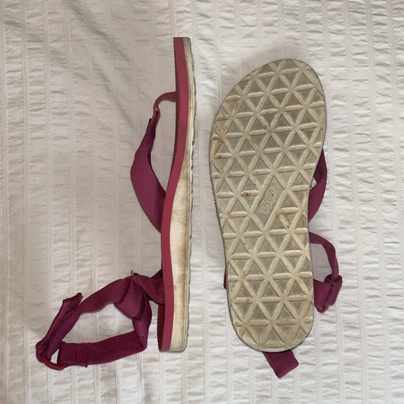 Size 8W Tevas - Picture 3 of 3